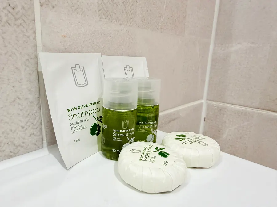 Les produits de bienvenue : shampooing, gel douche et savons